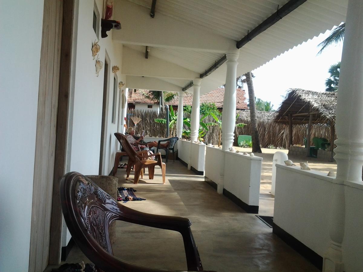 Hotel Dolphinchilling Alankuda Esterno foto